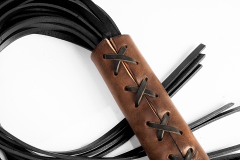 Pejcz premium, typu dyscyplina, flogger, długi, sznurowana rączka,100% skóra naturalna wysokiej jakości, brąz, Whips Pejcz premium, typu dyscyplina, flogger, długi, sznurowana rączka,100% skóra naturalna wysokiej jakości, brąz, Whips